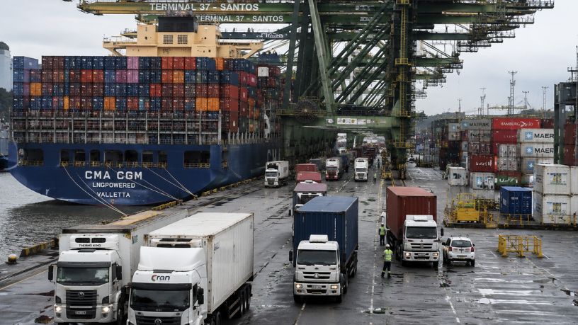 A Reconfiguração das Cadeias Globais de Suprimentos e a Demanda por Informação Estruturada sobre Logística e Economia